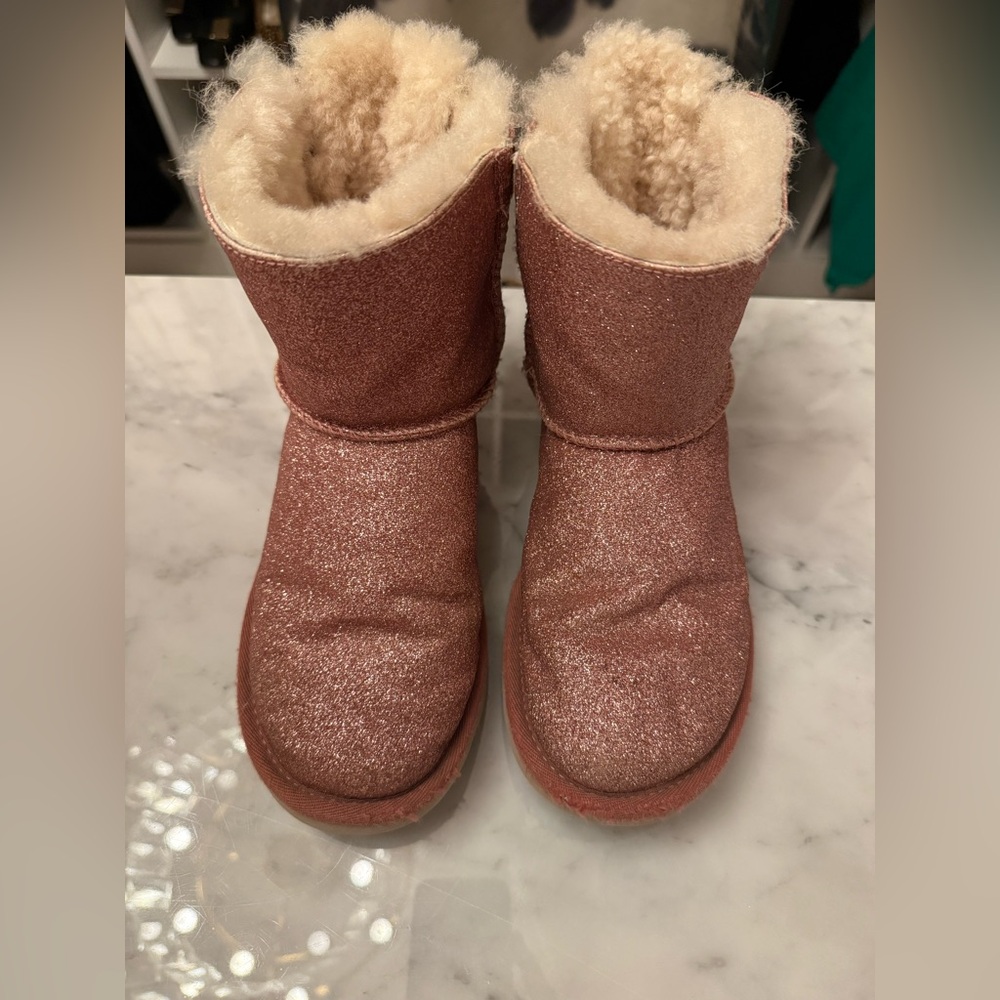 UGG size 5 Women’s / Big Kids Sparkly Pink Boots